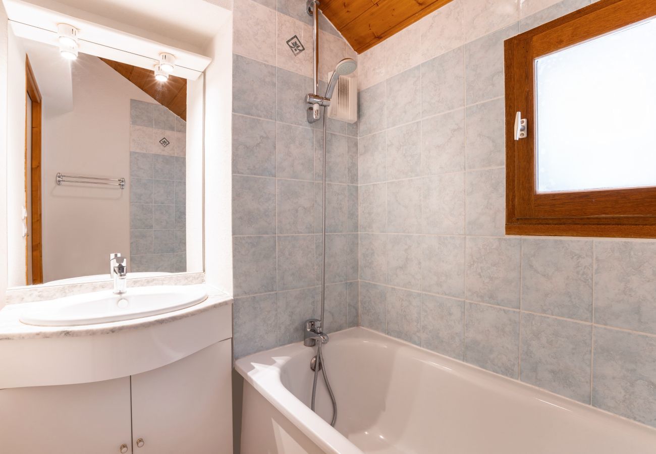 Apartment in Le Dévoluy - 150m from the slopes, apartment for 8 with balcony