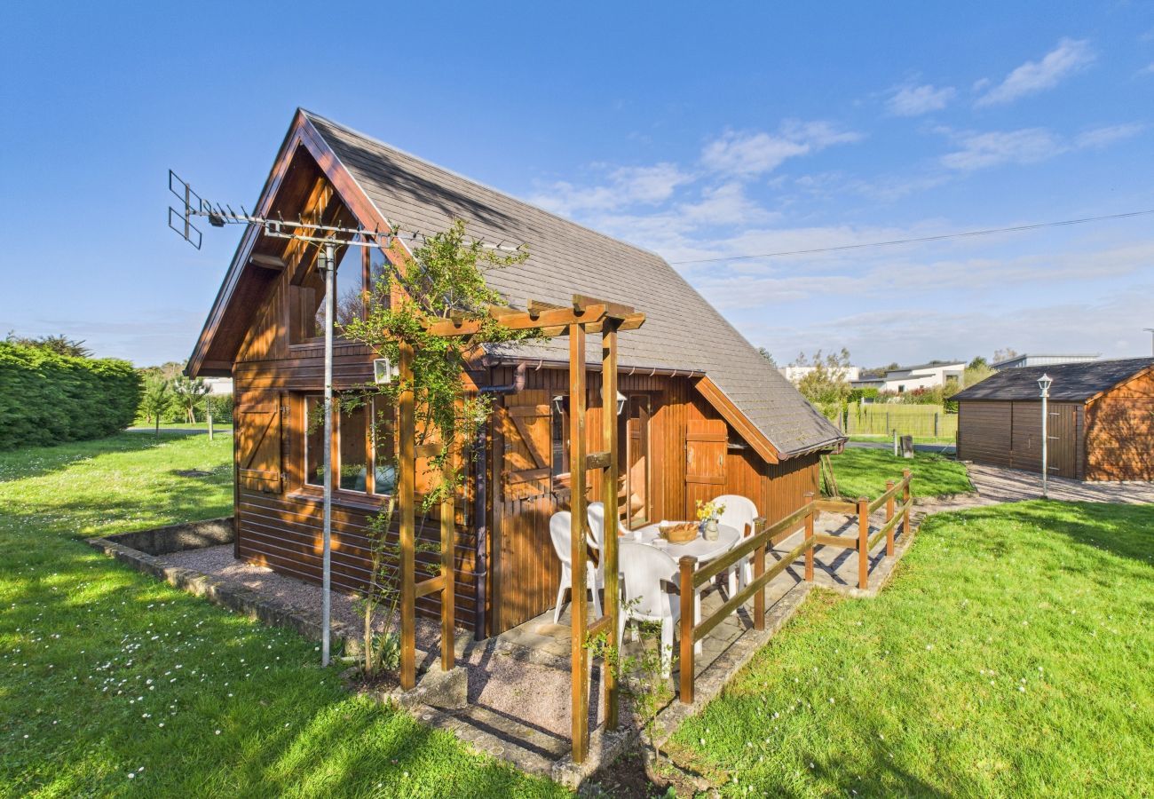 Chalet in Plurien - Chalet for 2 adults and 2 children - garden and terrace