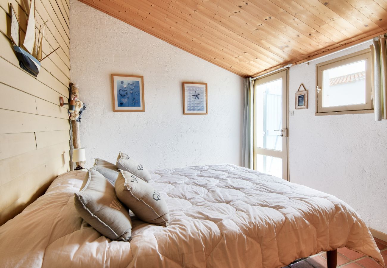 House in La Guérinière - House for 8 - 100 m from the beach - Garden