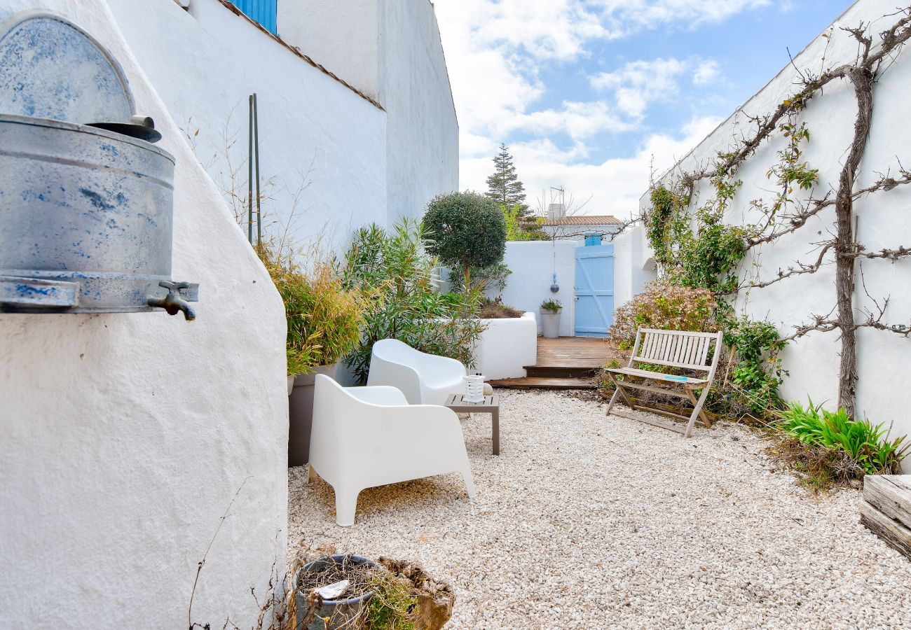House in La Guérinière - House for 8 - 100 m from the beach - Garden