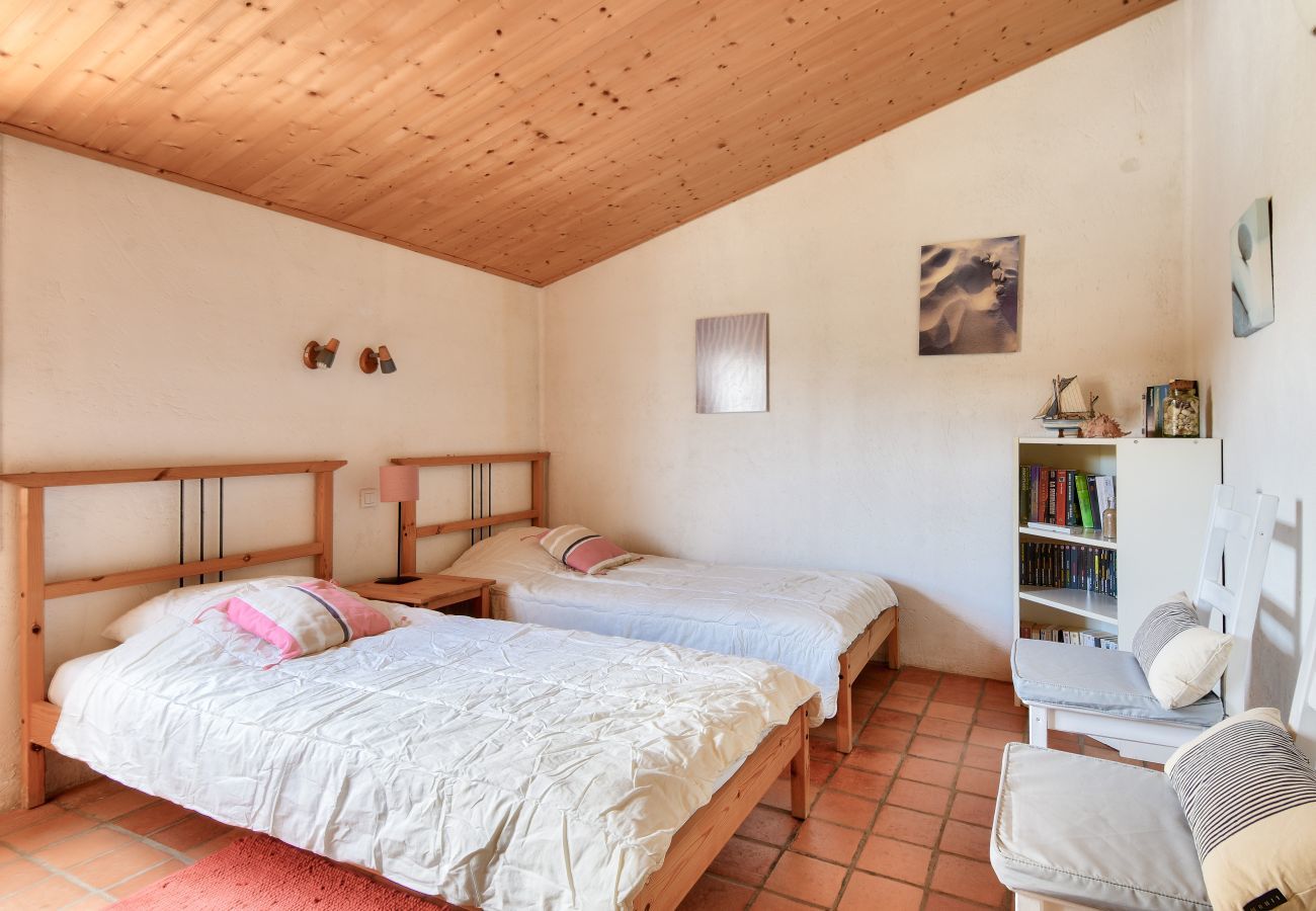 House in La Guérinière - House for 8 - 100 m from the beach - Garden