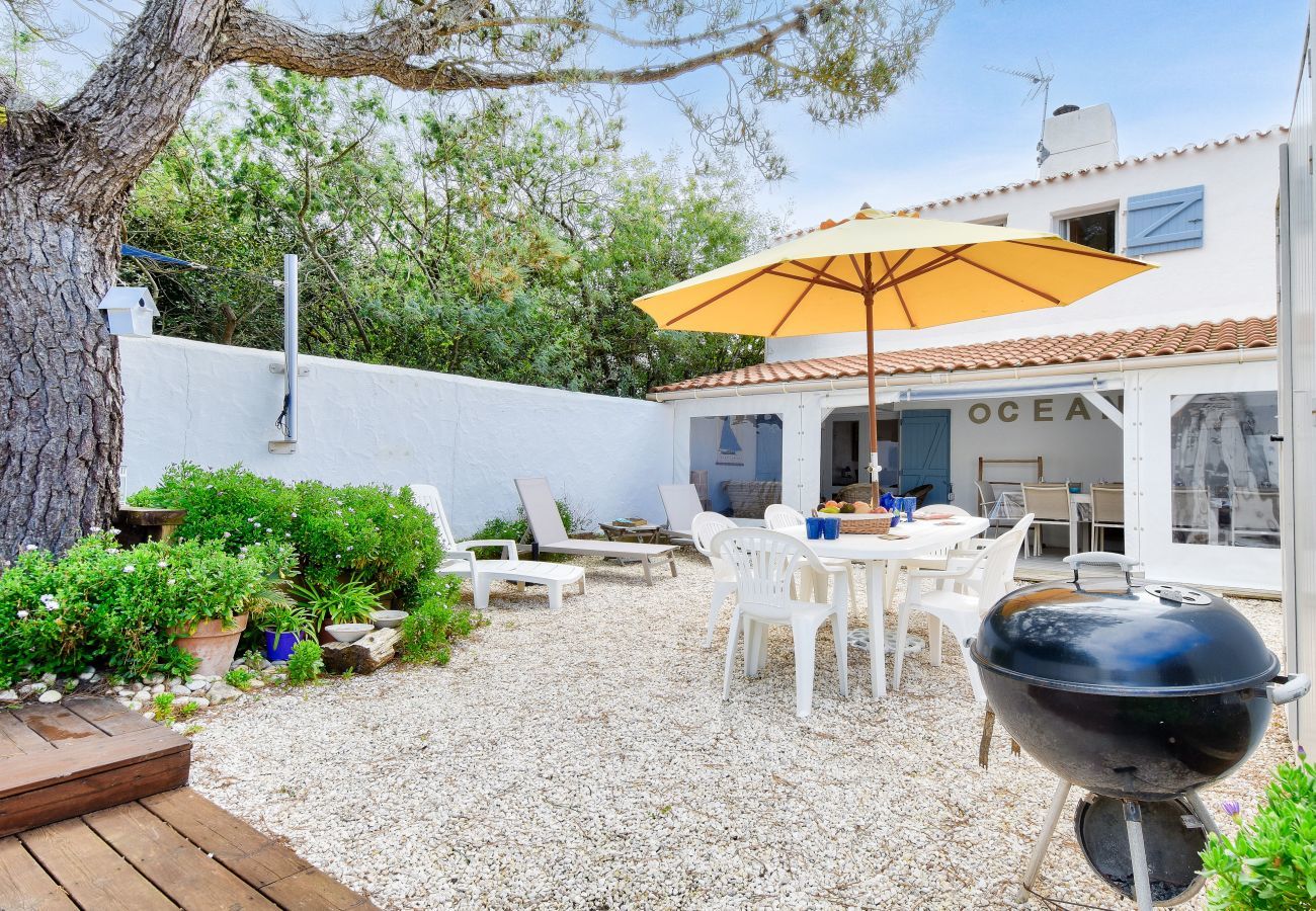 House in La Guérinière - House for 8 - 100 m from the beach - Garden
