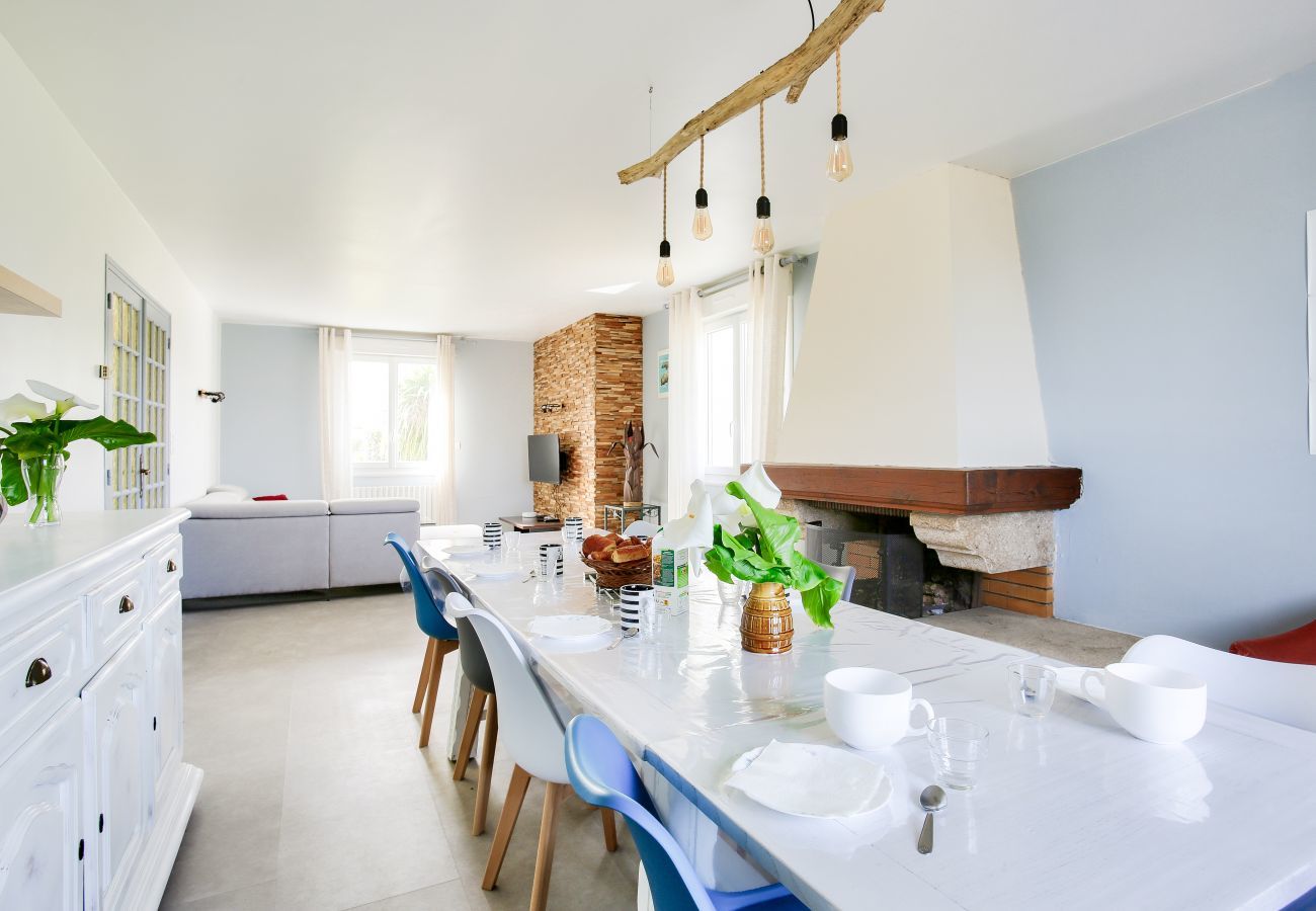 House in Erquy - House for 8 - heated pool - 800m from the beach