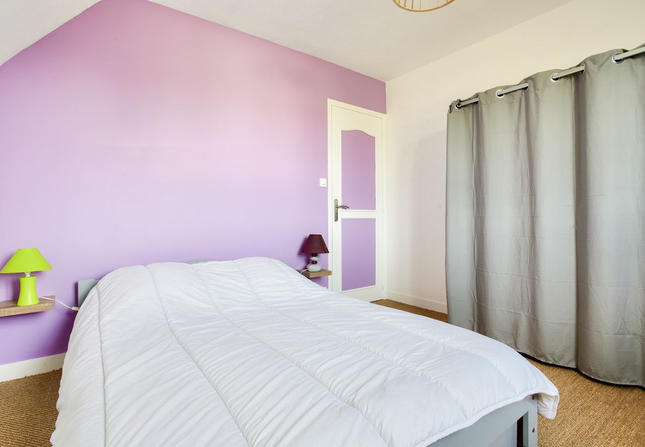 House in Erquy - House for 8 - heated pool - 800m from the beach