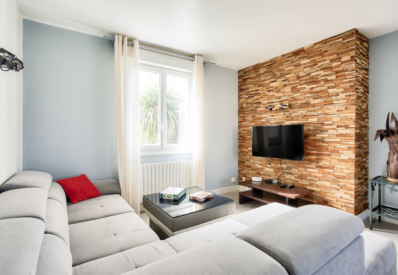 House in Erquy - House for 8 - heated pool - 800m from the beach