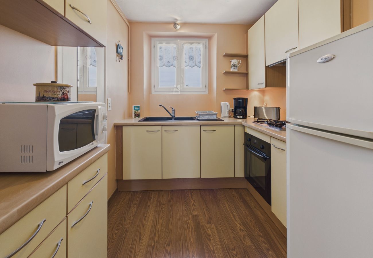 Apartment in Concarneau - Port and beaches within walking distance for 4 