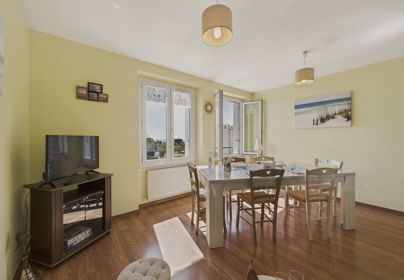 Apartment in Concarneau - Port and beaches within walking distance for 4 