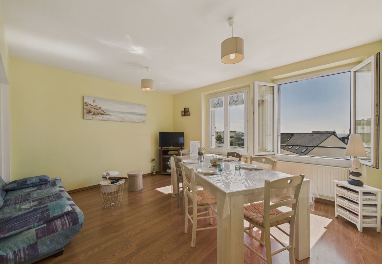 Apartment in Concarneau - Port and beaches within walking distance for 4 