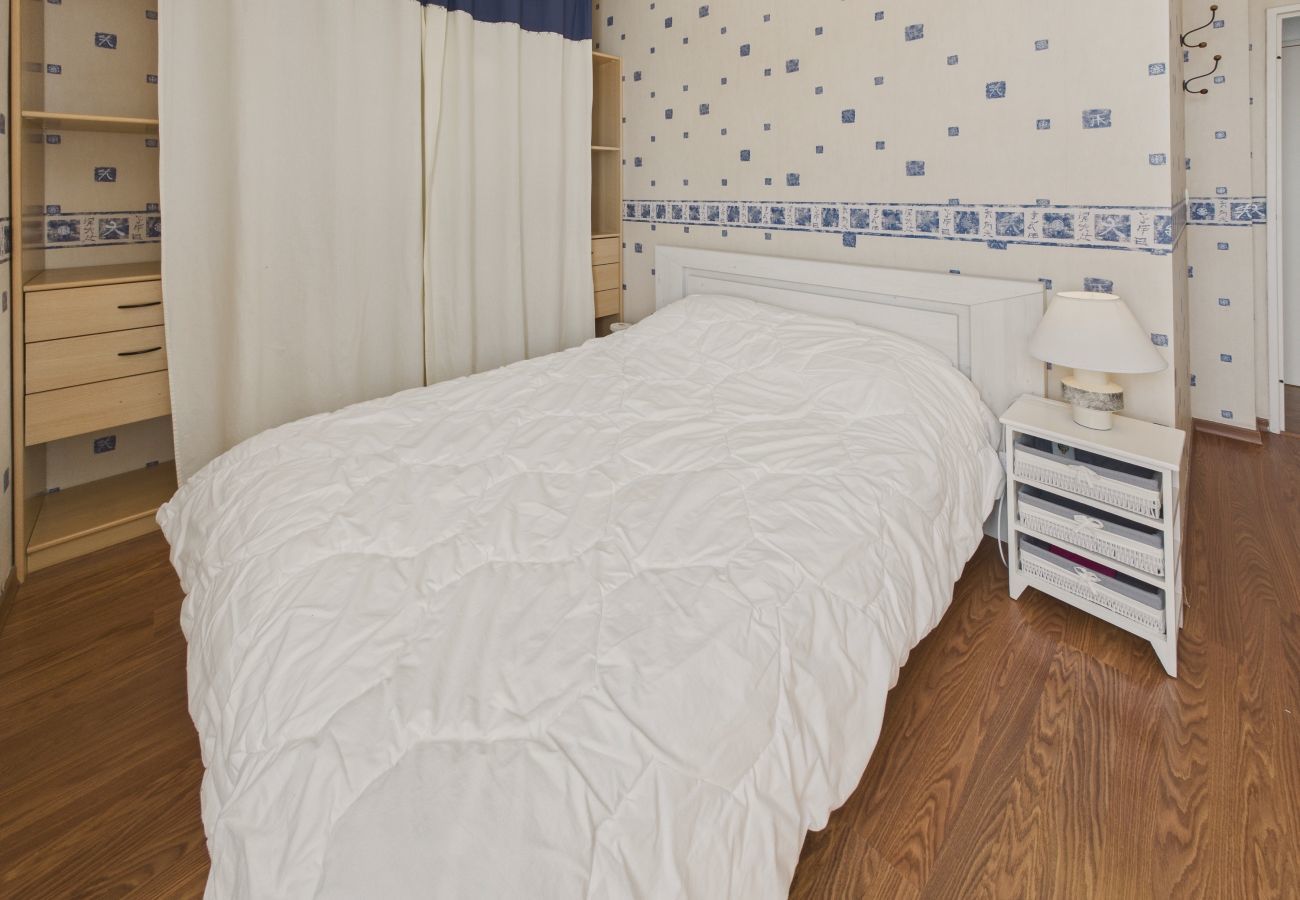 Apartment in Concarneau - Port and beaches within walking distance for 4 