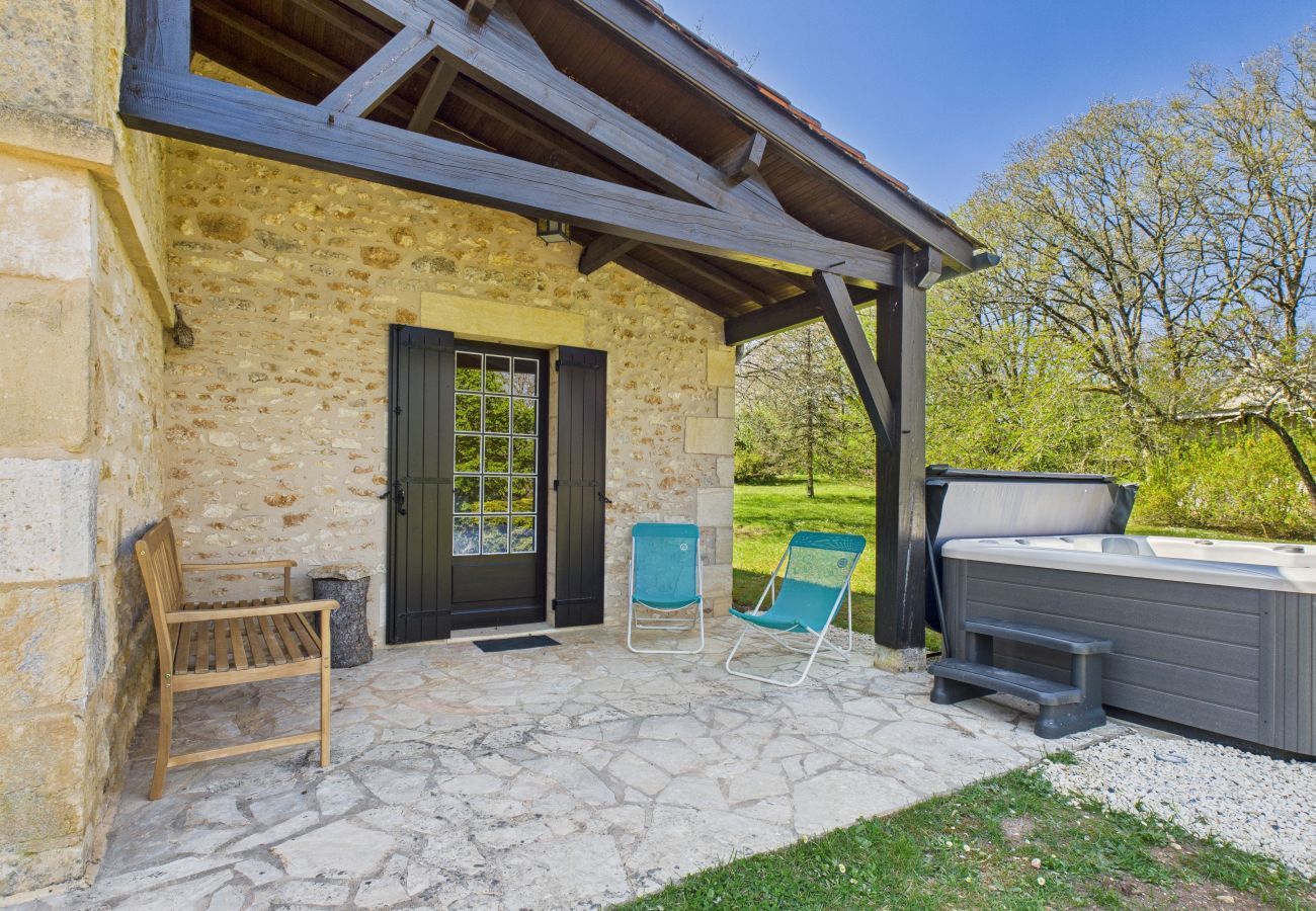House in Mauzens-et-Miremont - Lovely house with jacuzzi for 8 people