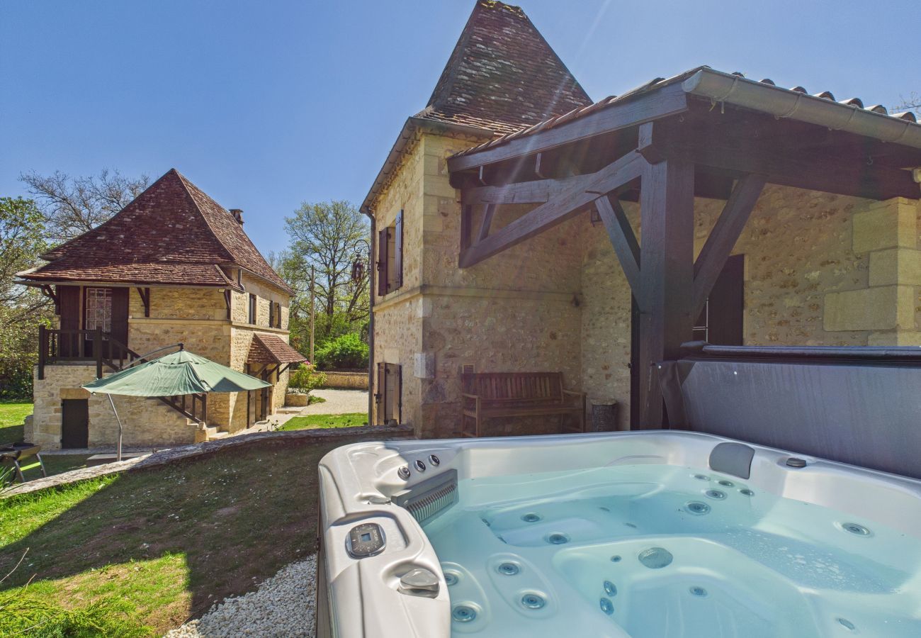 House in Mauzens-et-Miremont - Lovely house with jacuzzi for 8 people