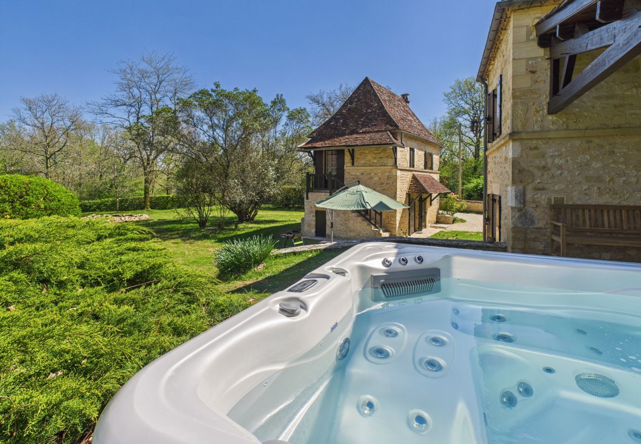House in Mauzens-et-Miremont - Lovely house with jacuzzi for 8 people