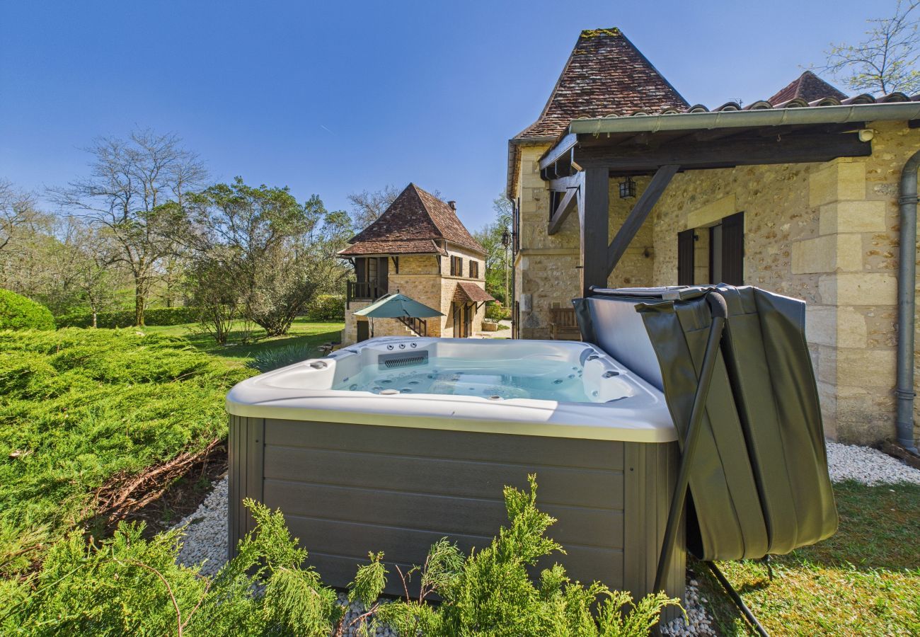 House in Mauzens-et-Miremont - Lovely house with jacuzzi for 8 people
