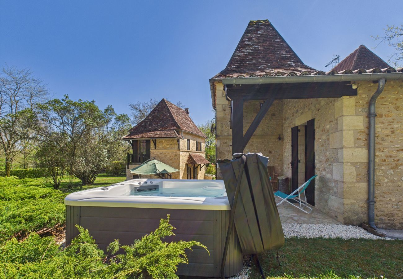 House in Mauzens-et-Miremont - Lovely house with jacuzzi for 8 people