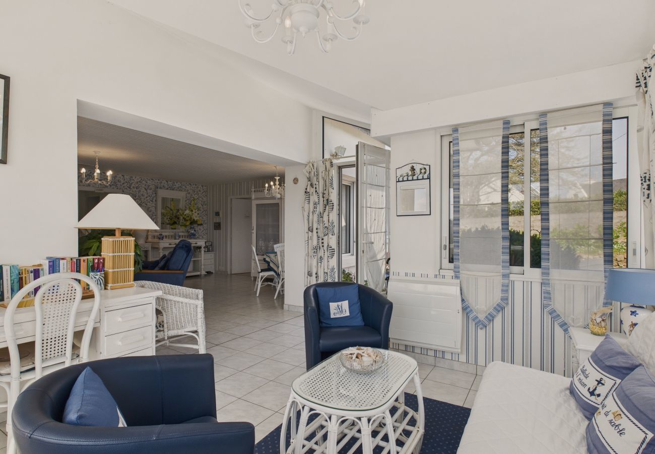 House in Trévou-Tréguignec - House for 8 with large garden, 150m from the sea