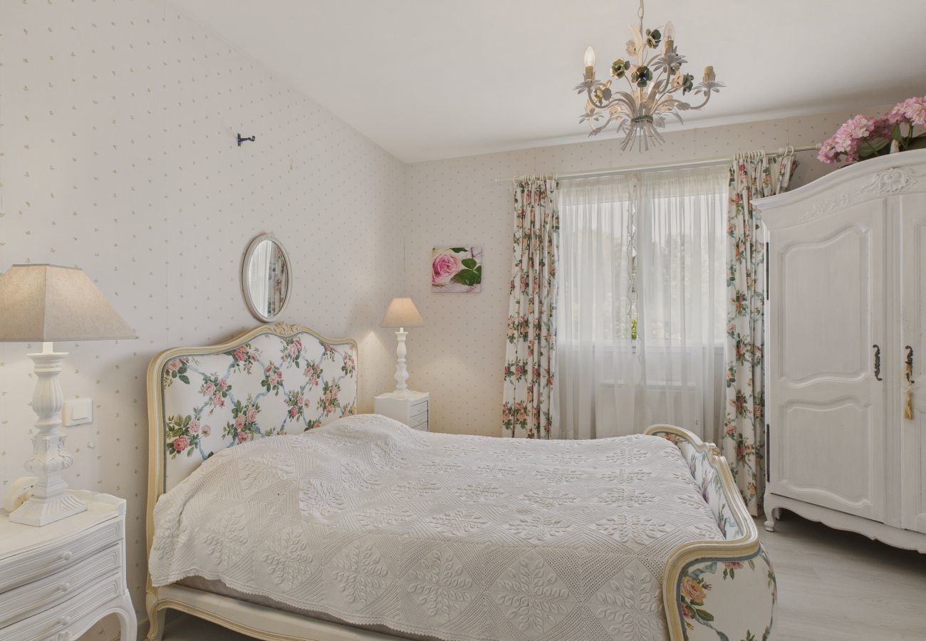House in Trévou-Tréguignec - House for 8 with large garden, 150m from the sea