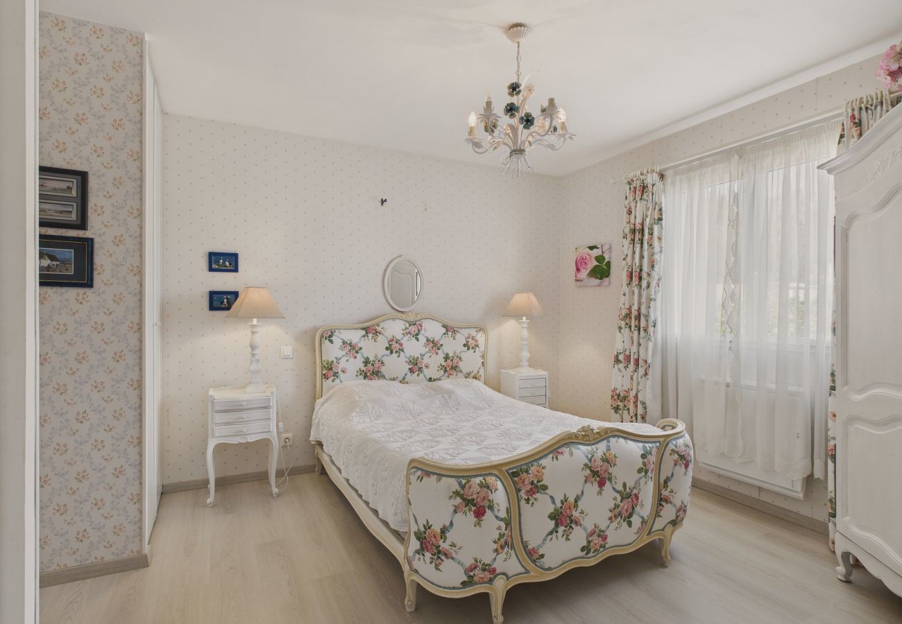 House in Trévou-Tréguignec - House for 8 with large garden, 150m from the sea