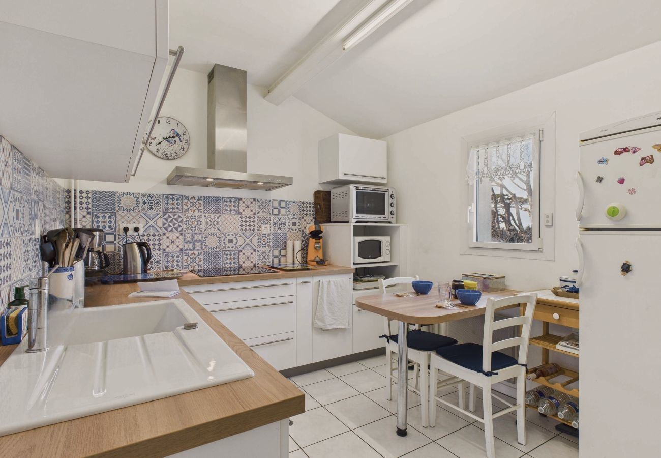 House in Trévou-Tréguignec - House for 8 with large garden, 150m from the sea