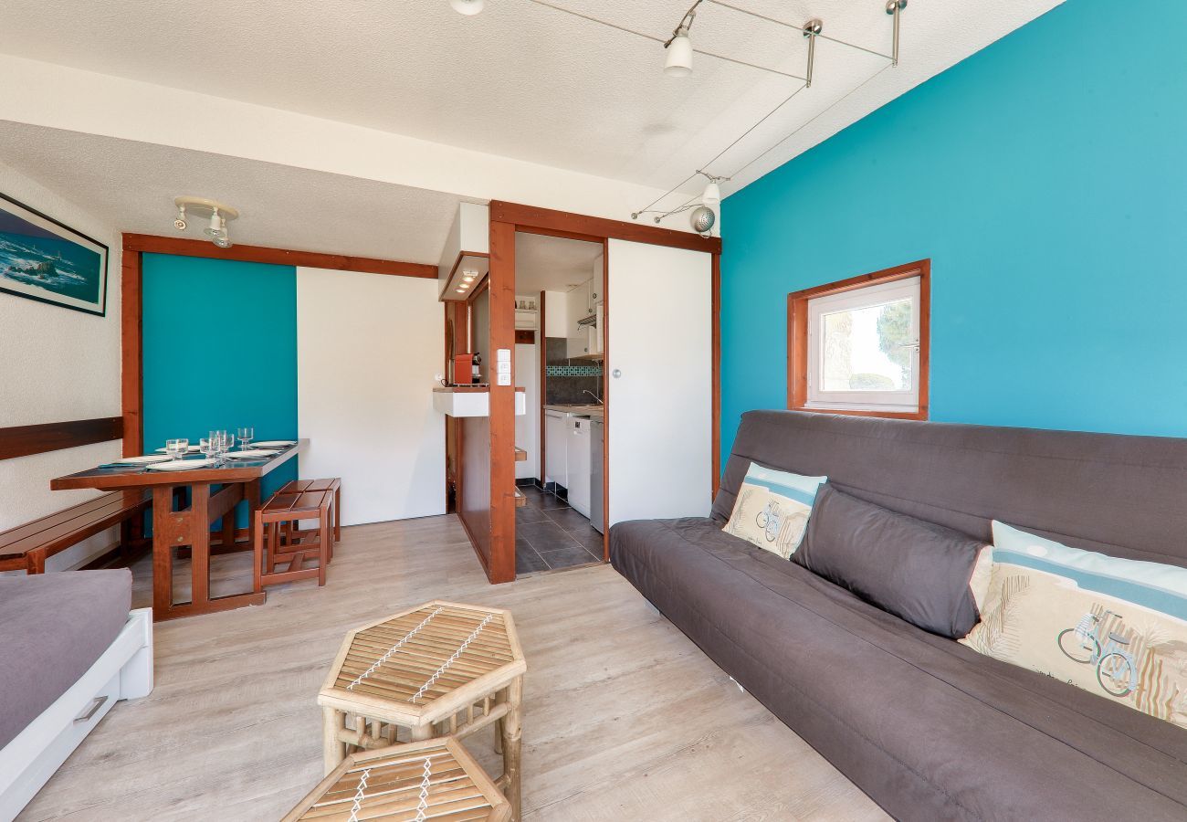 Apartment in Arzon - Ideal for 4 adults and 1 child, 300m from the beach