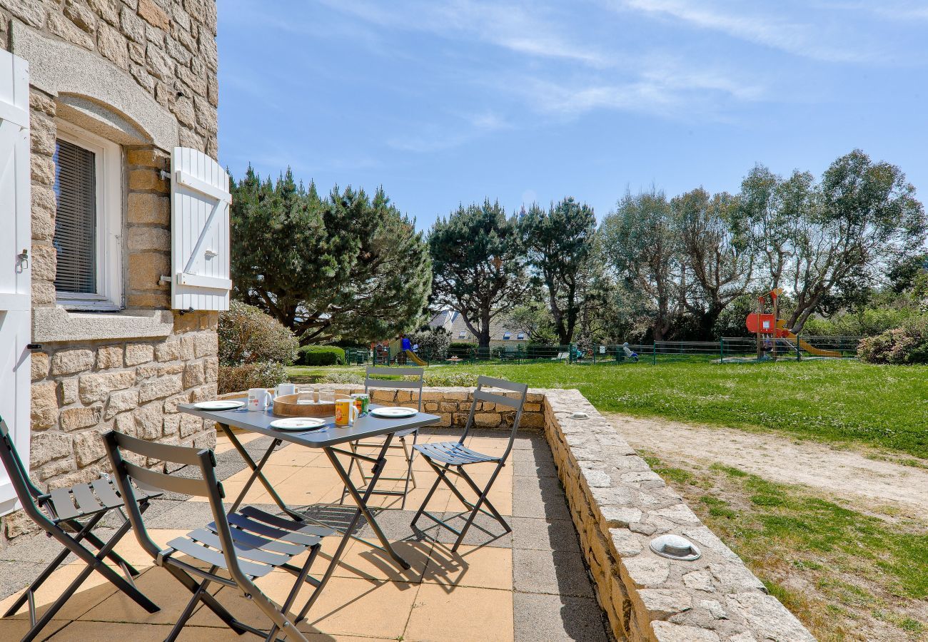 Apartment in Arzon - Ideal for 4 adults and 1 child, 300m from the beach
