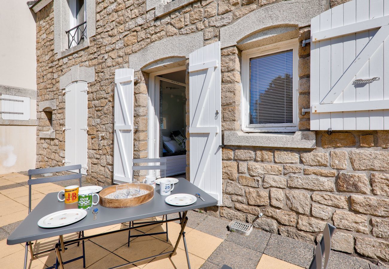 Apartment in Arzon - Ideal for 4 adults and 1 child, 300m from the beach