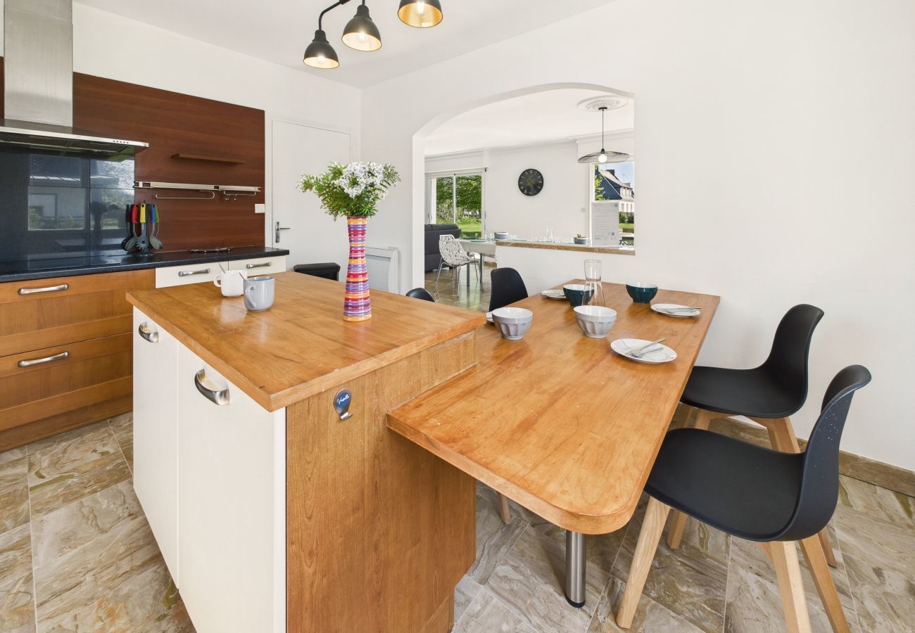 House in Concarneau - Modern house for 12, large garden, terrace