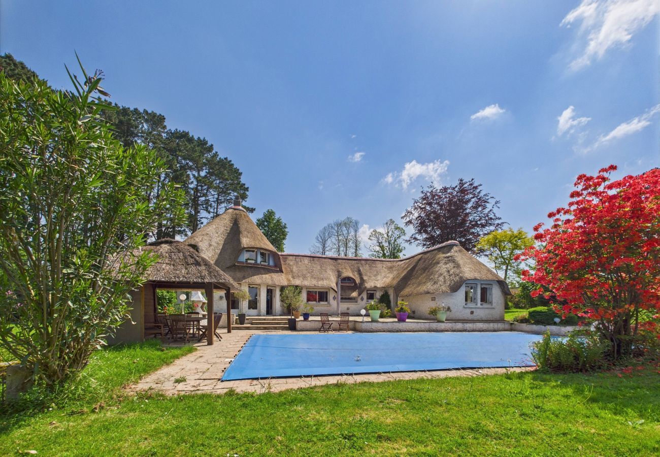 House in Pleuven - Heated pool, large garden, house for 8