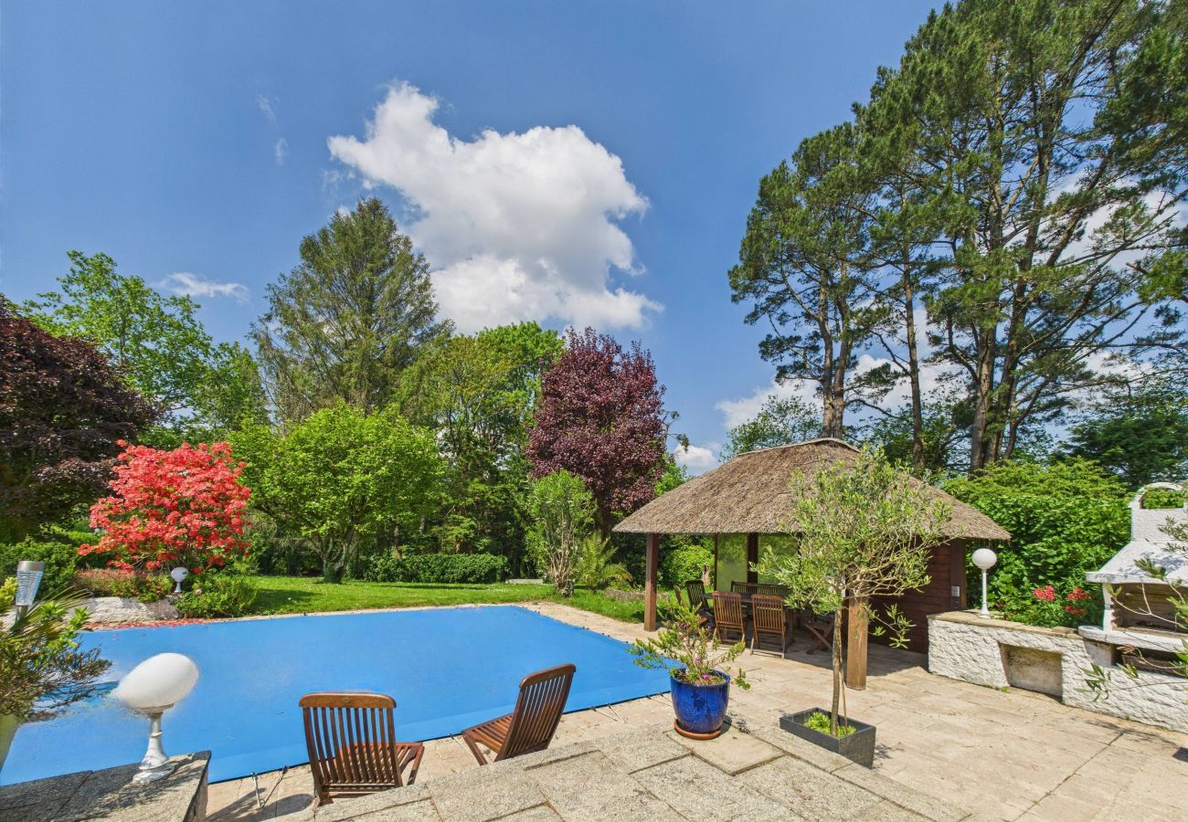 House in Pleuven - Heated pool, large garden, house for 8