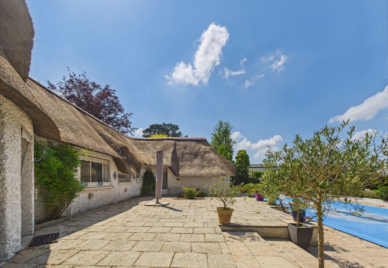 House in Pleuven - Heated pool, large garden, house for 8