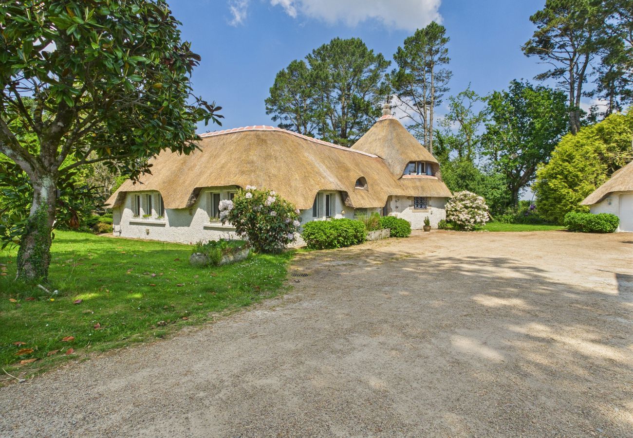 House in Pleuven - Heated pool, large garden, house for 8