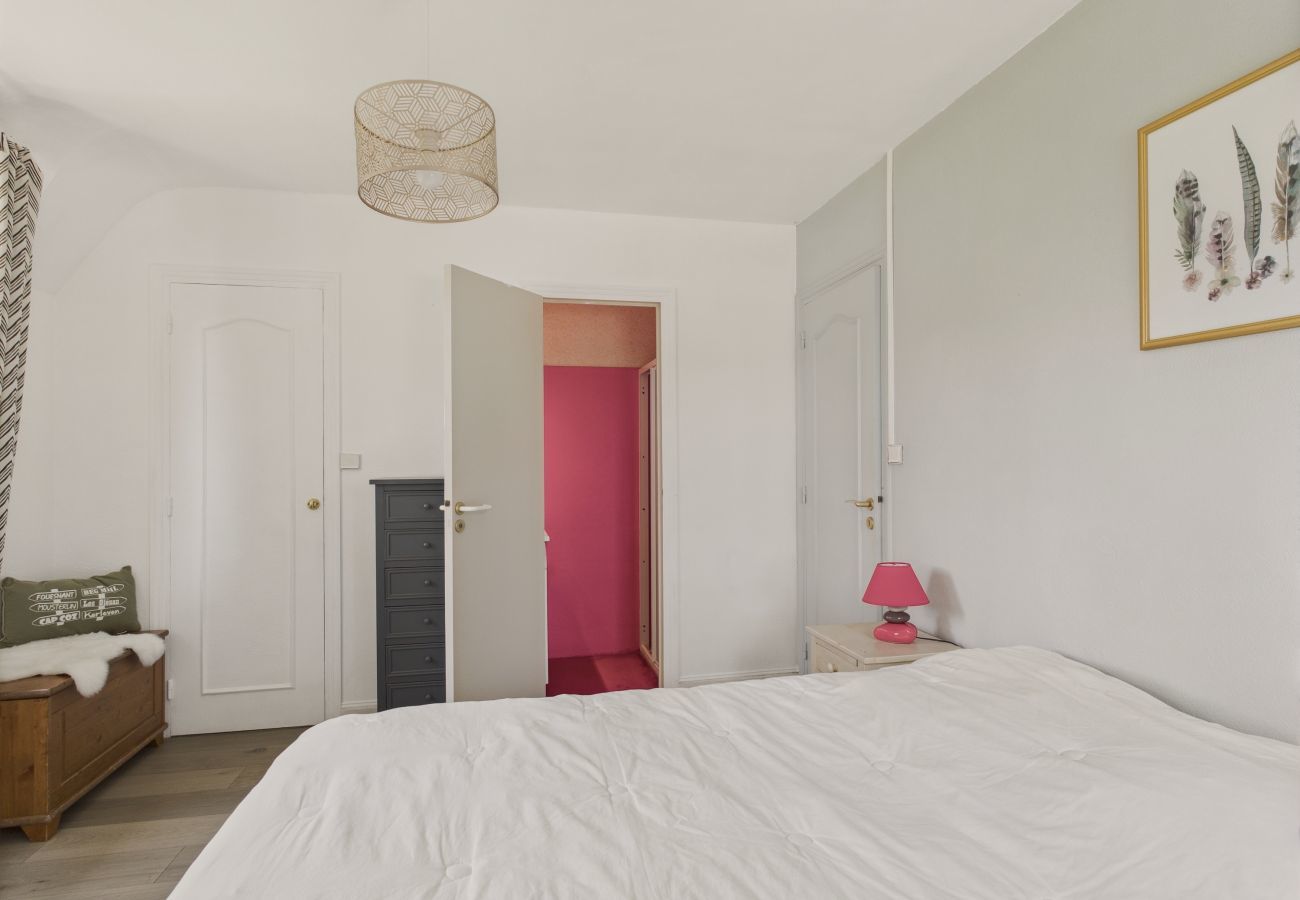 House in Pleuven - Heated pool, large garden, house for 8