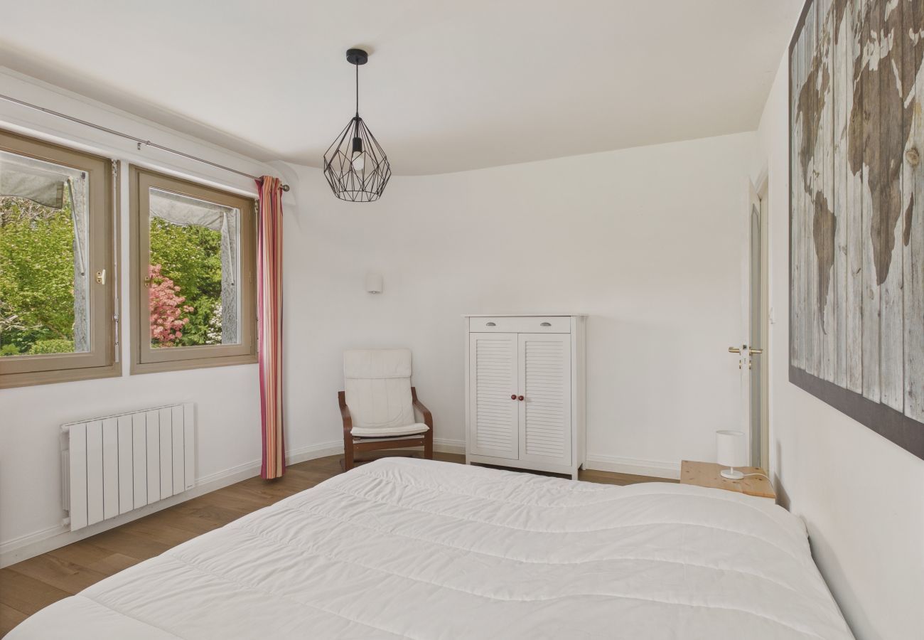 House in Pleuven - Heated pool, large garden, house for 8