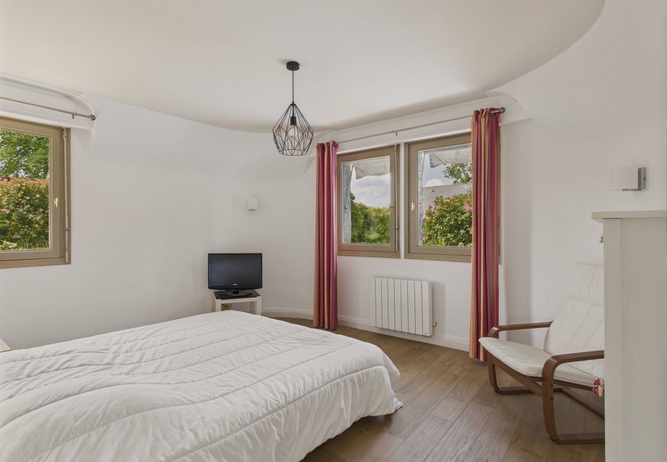 House in Pleuven - Heated pool, large garden, house for 8