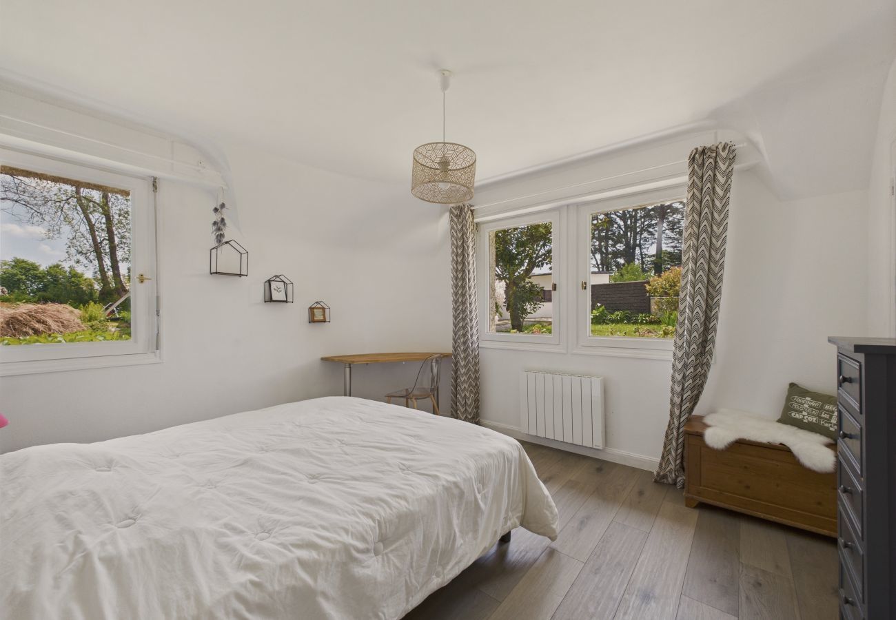 House in Pleuven - Heated pool, large garden, house for 8