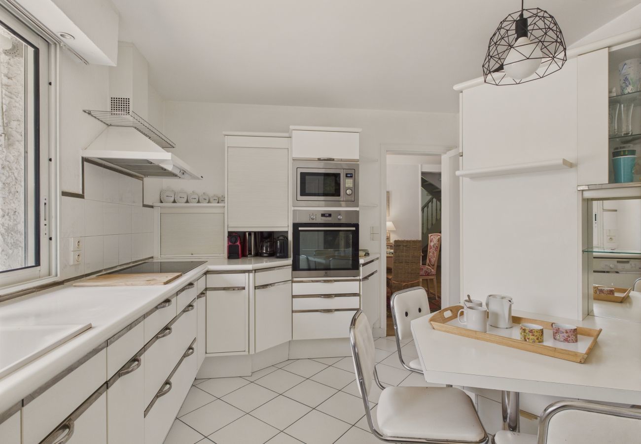House in Pleuven - Heated pool, large garden, house for 8