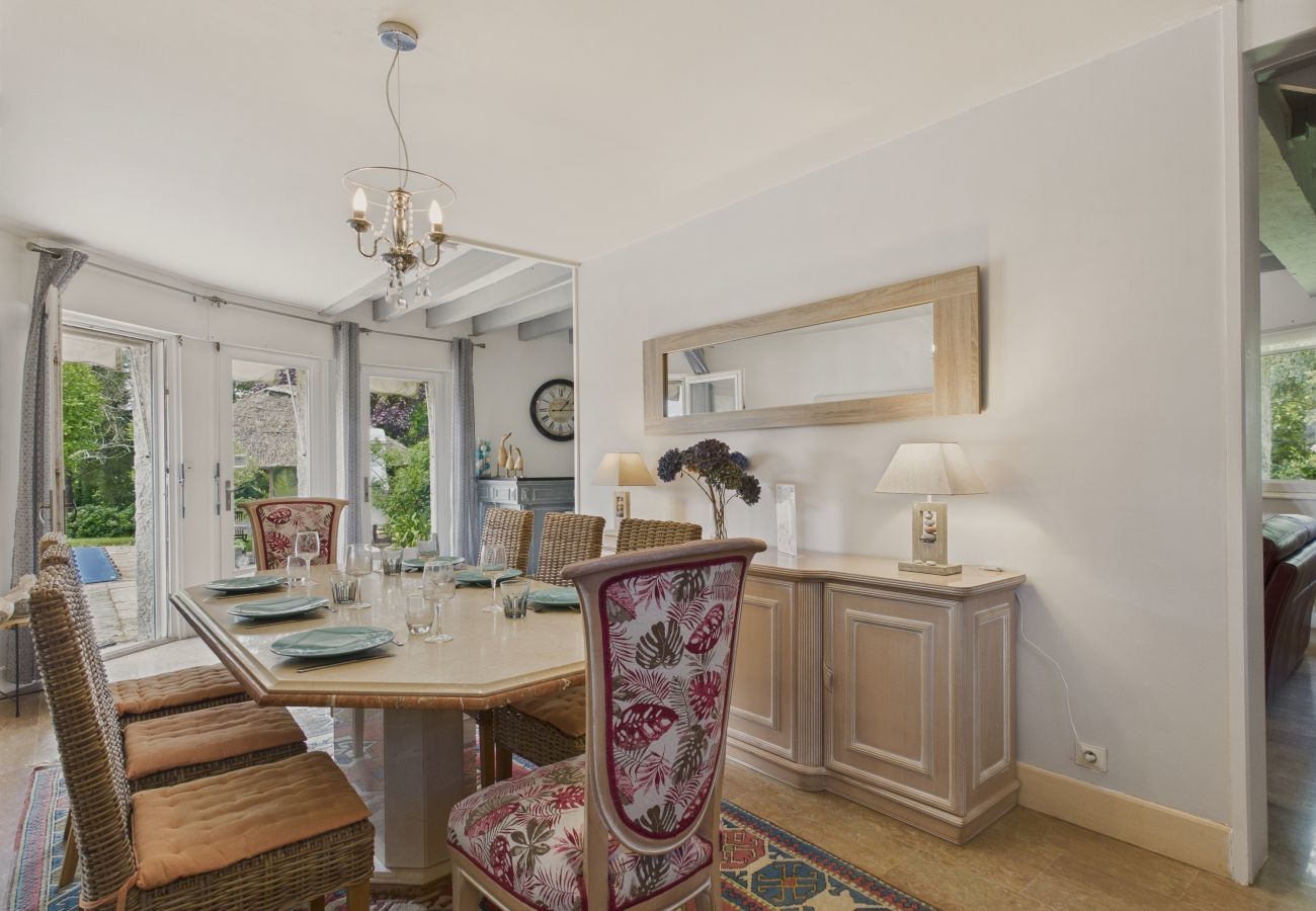 House in Pleuven - Heated pool, large garden, house for 8