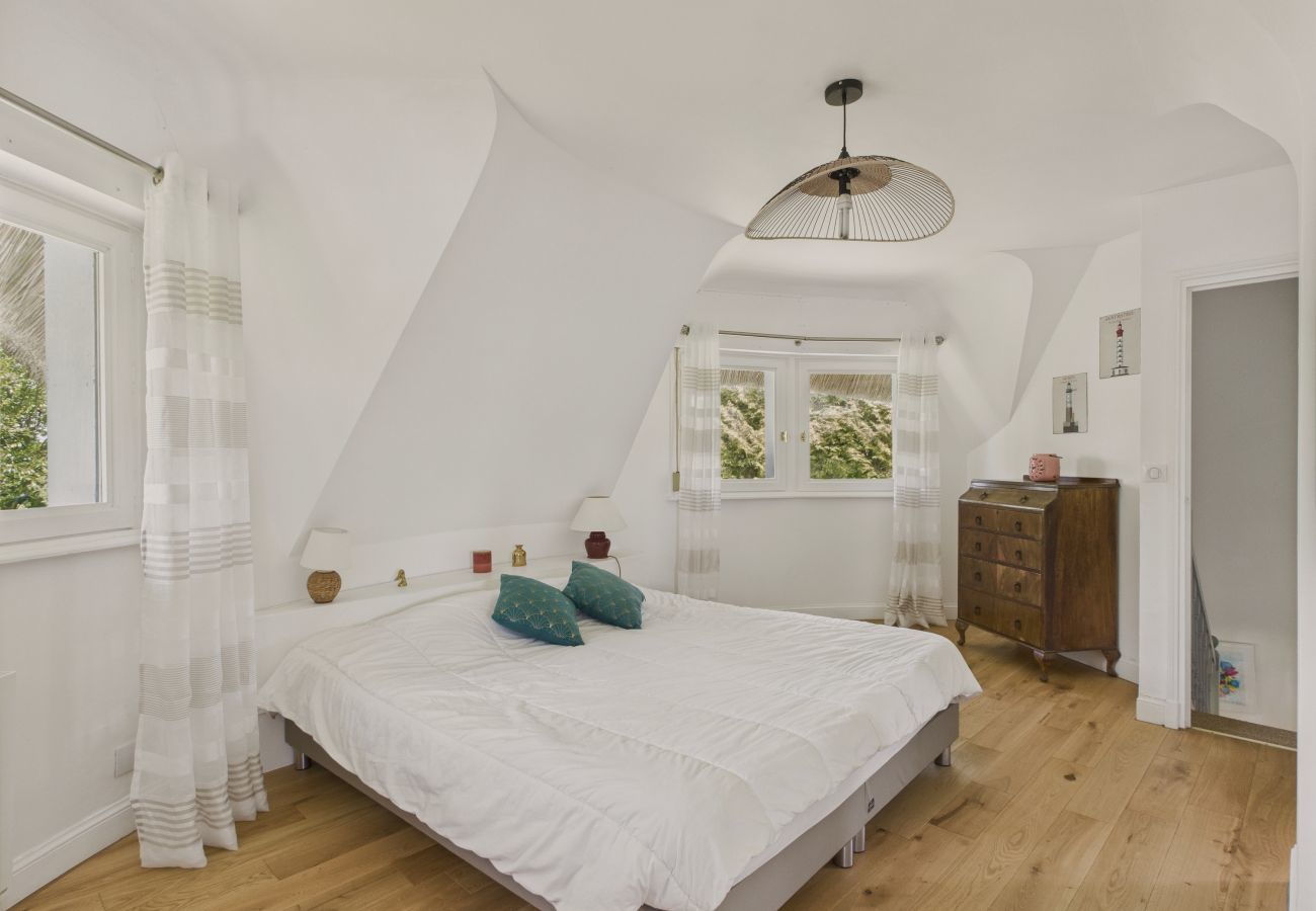 House in Pleuven - Heated pool, large garden, house for 8