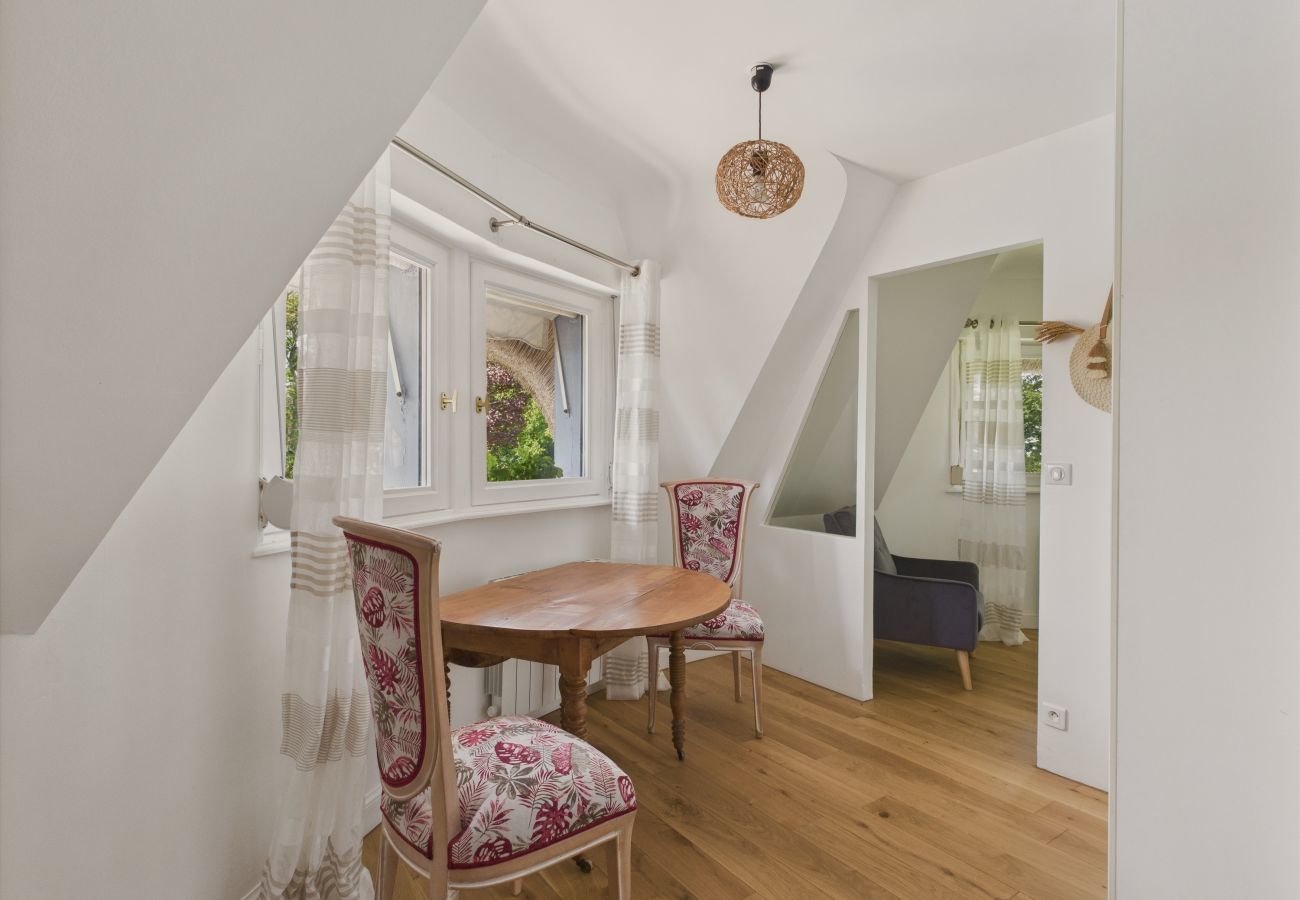 House in Pleuven - Heated pool, large garden, house for 8