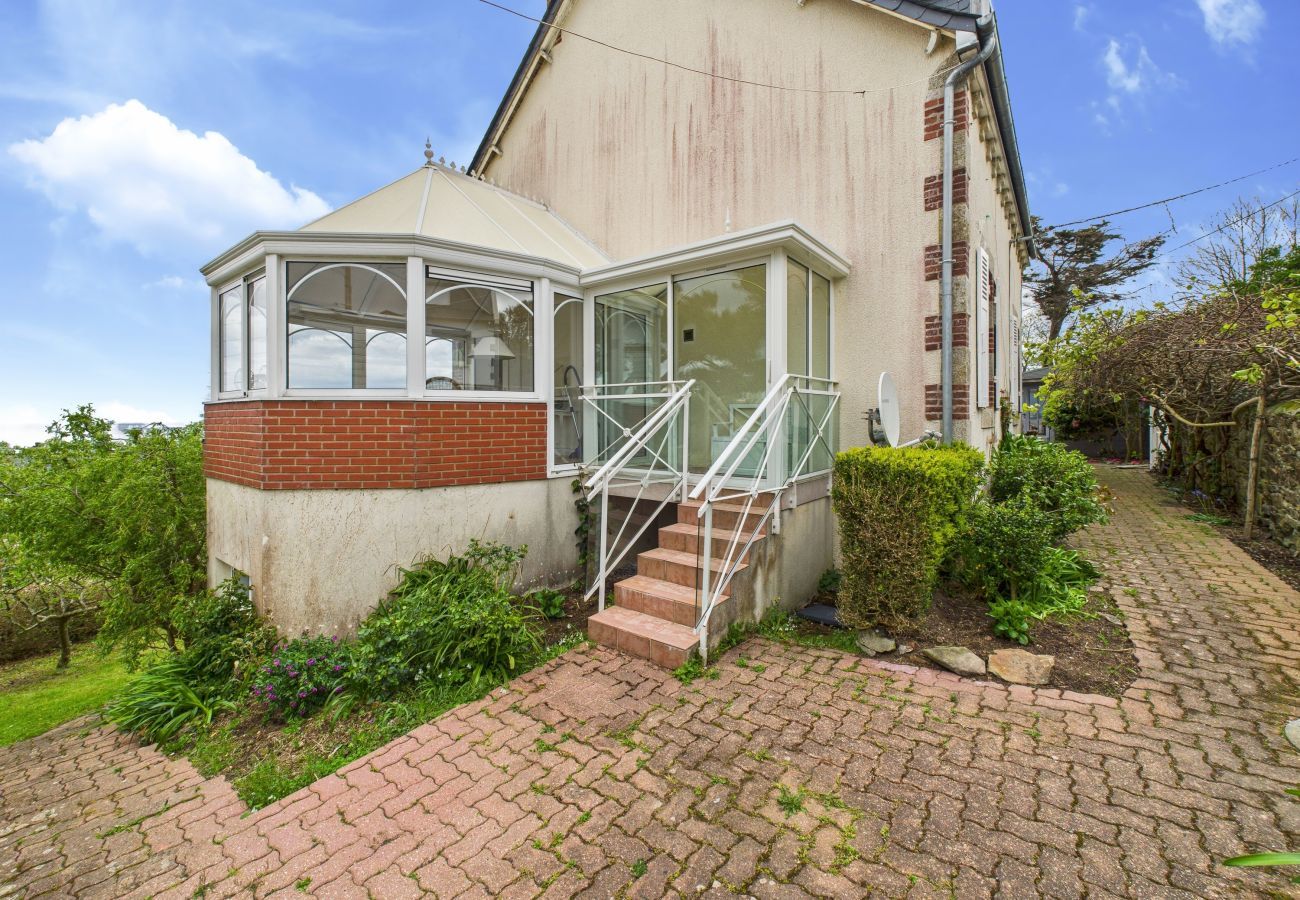 House in Trévou-Tréguignec - Great View - House for 6 - 650m to Beach