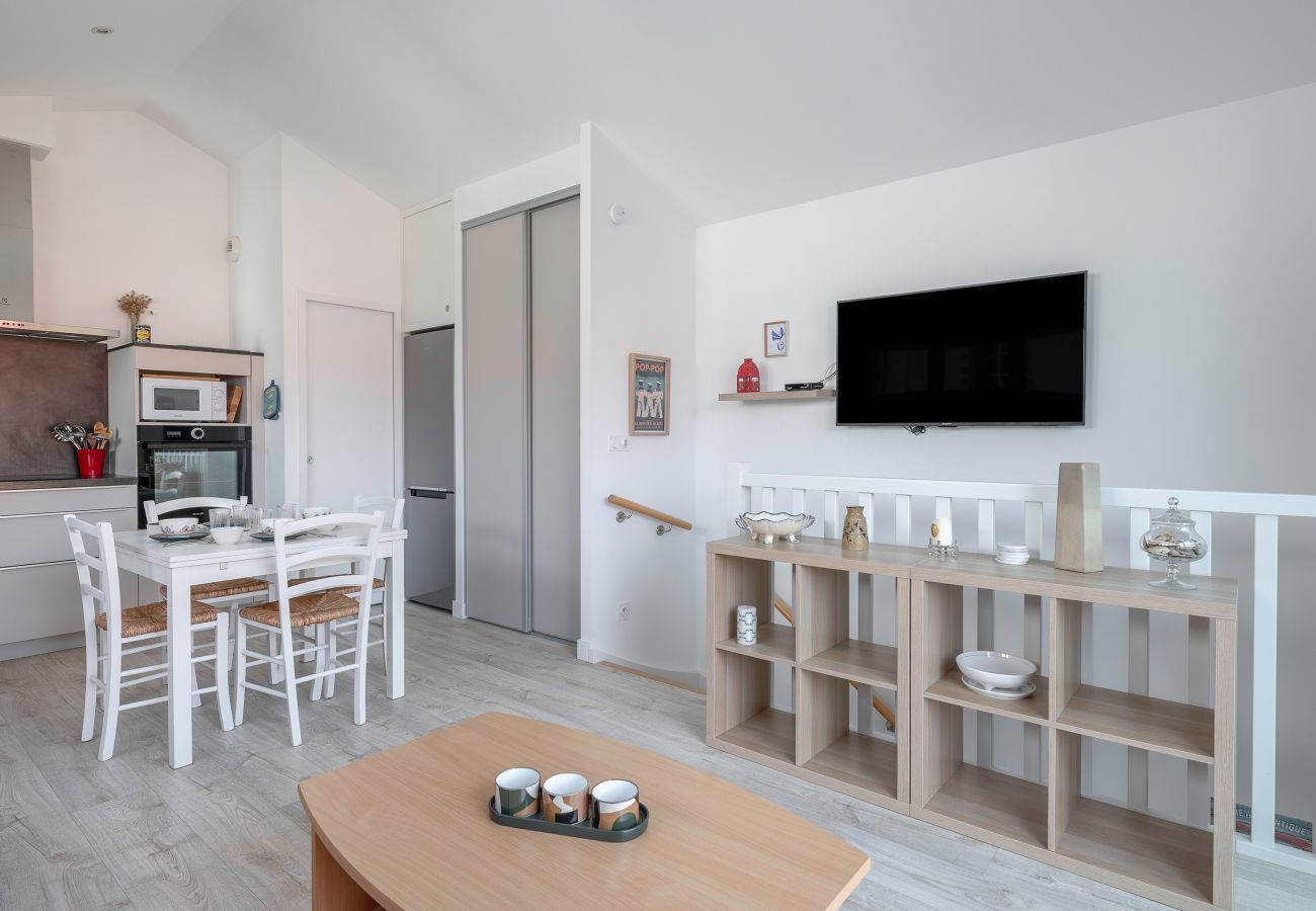Apartment in La Bernerie-en-Retz - Apartment 230m from the beach. Sleeps 4.