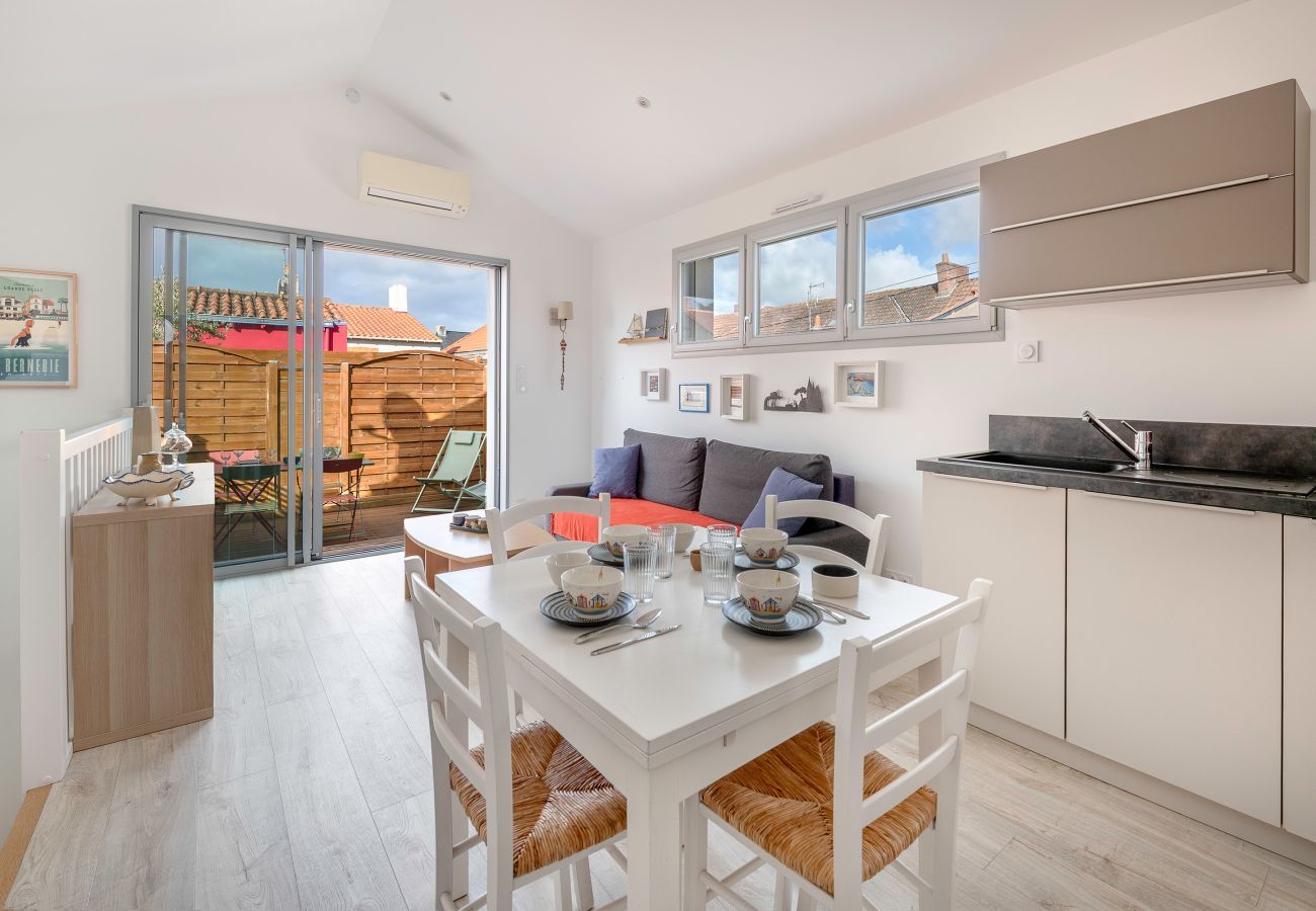 Apartment in La Bernerie-en-Retz - Apartment 230m from the beach. Sleeps 4.