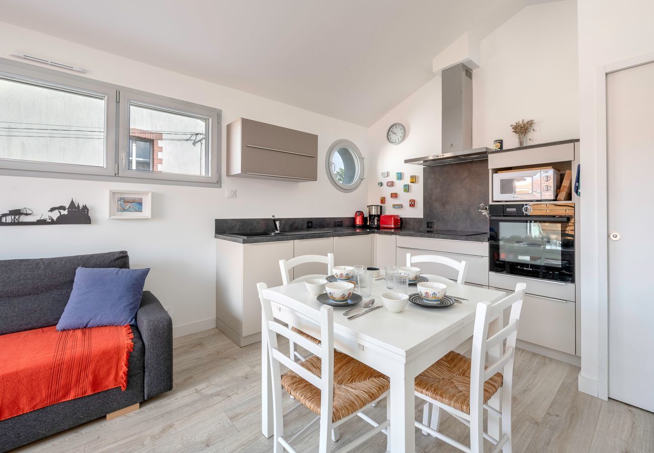 Apartment in La Bernerie-en-Retz - Apartment 230m from the beach. Sleeps 4.