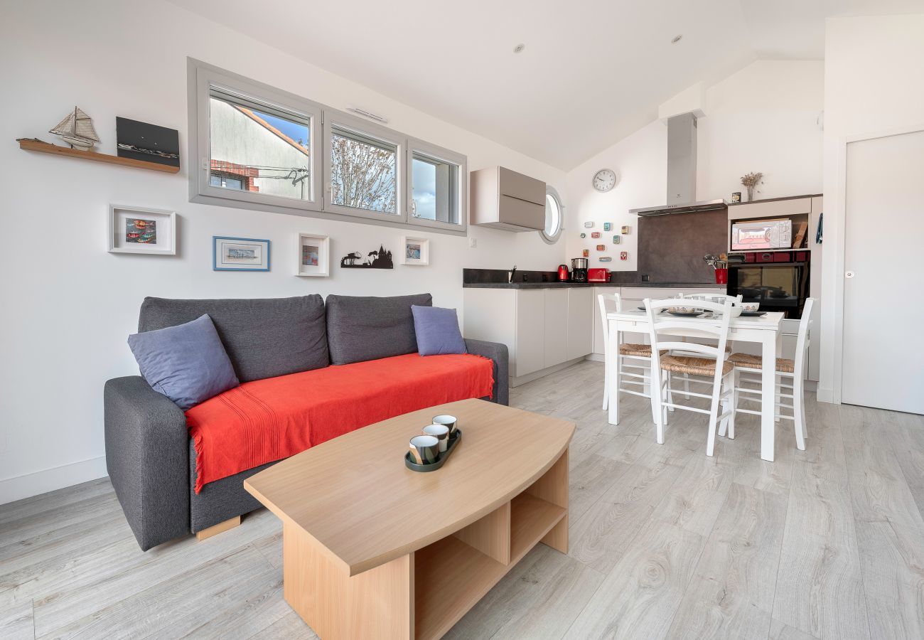 Apartment in La Bernerie-en-Retz - Apartment 230m from the beach. Sleeps 4.
