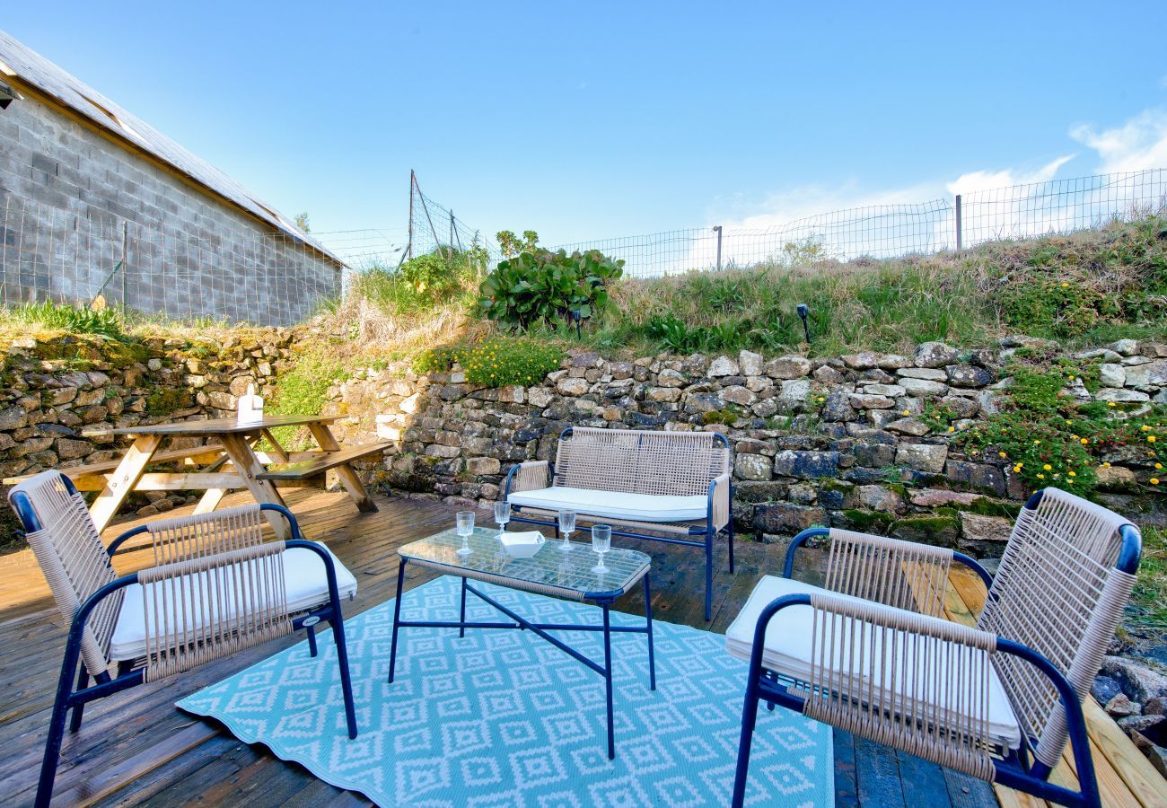 House in Saint-Frégant - House for 6 with garden, terrace and games