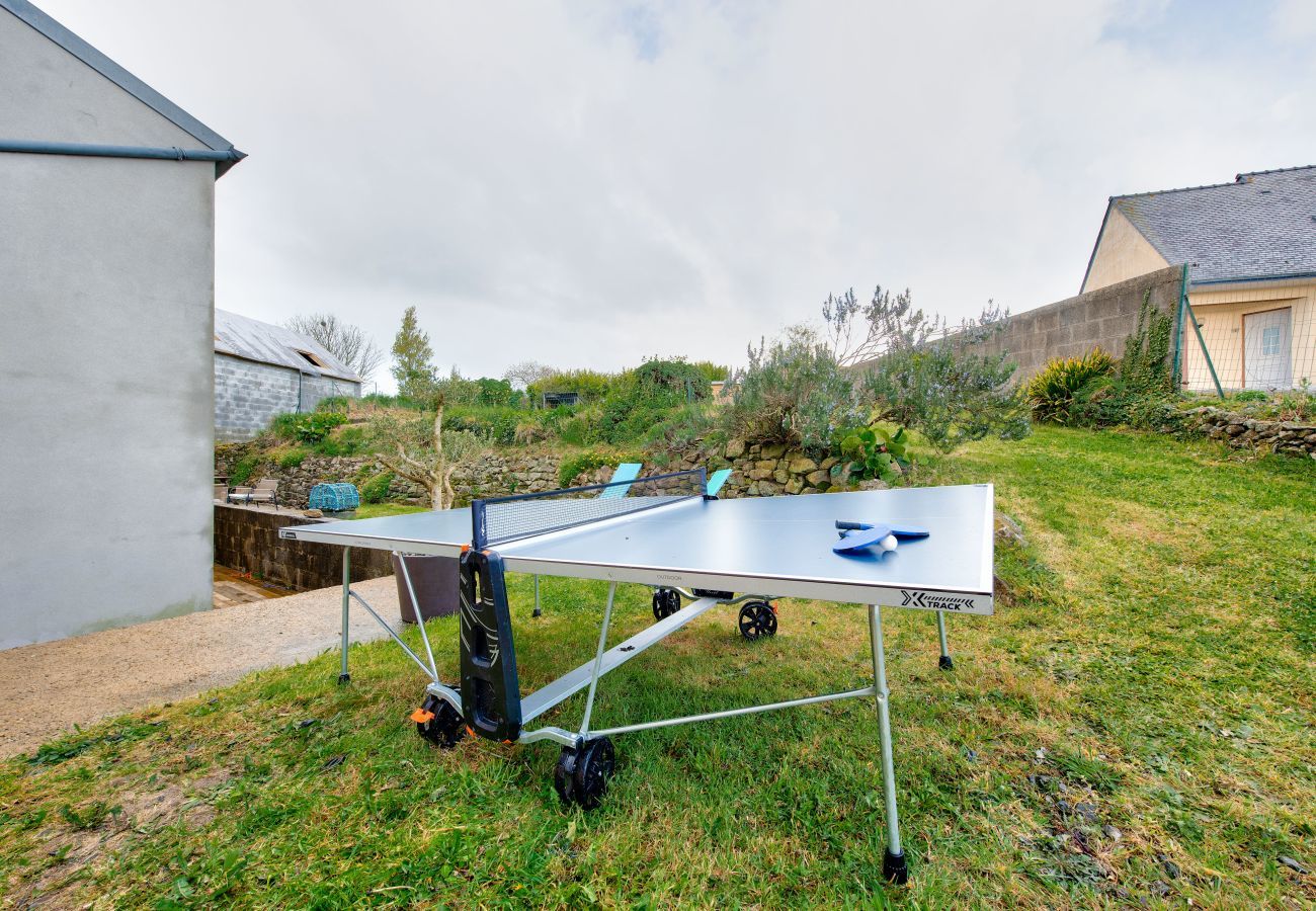 House in Saint-Frégant - House for 6 with garden, terrace and games