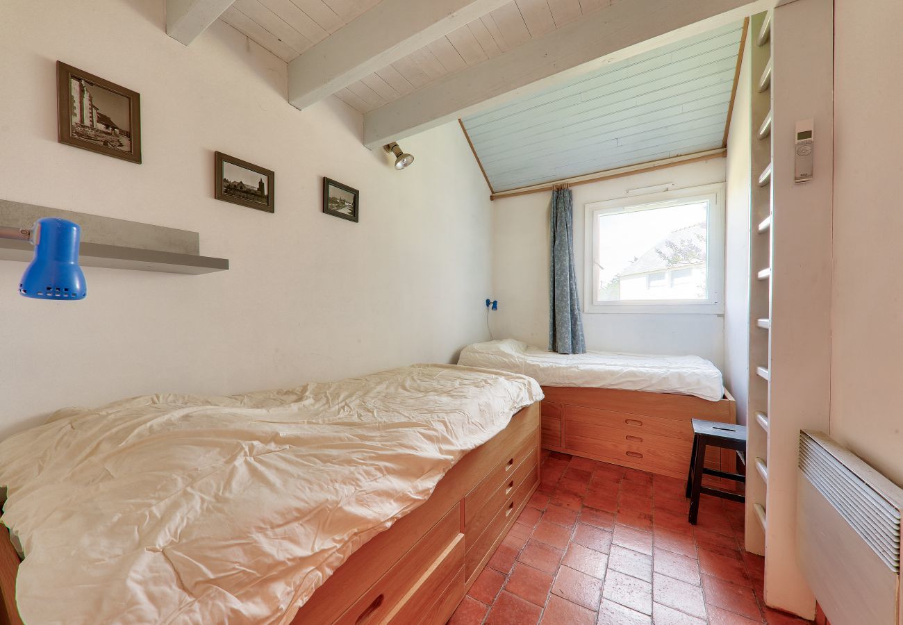 House in Sarzeau - Sea view and direct beach access for 11 people
