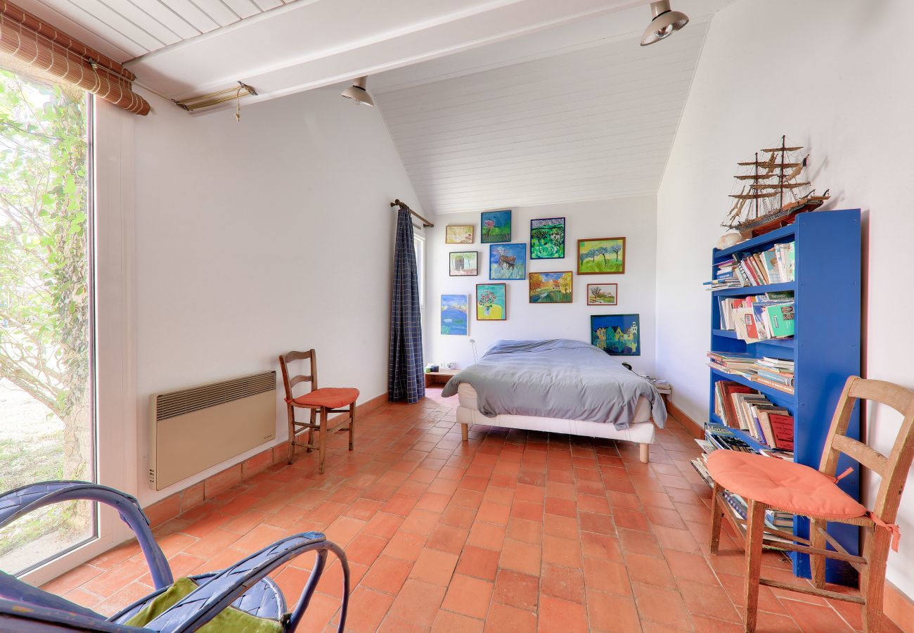 House in Sarzeau - Sea view and direct beach access for 11 people