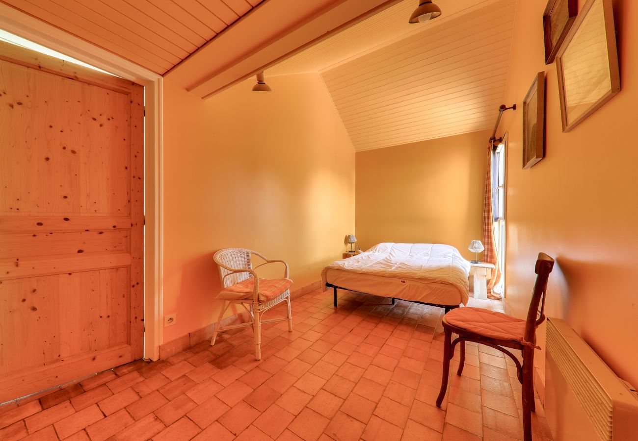 House in Sarzeau - Sea view and direct beach access for 11 people