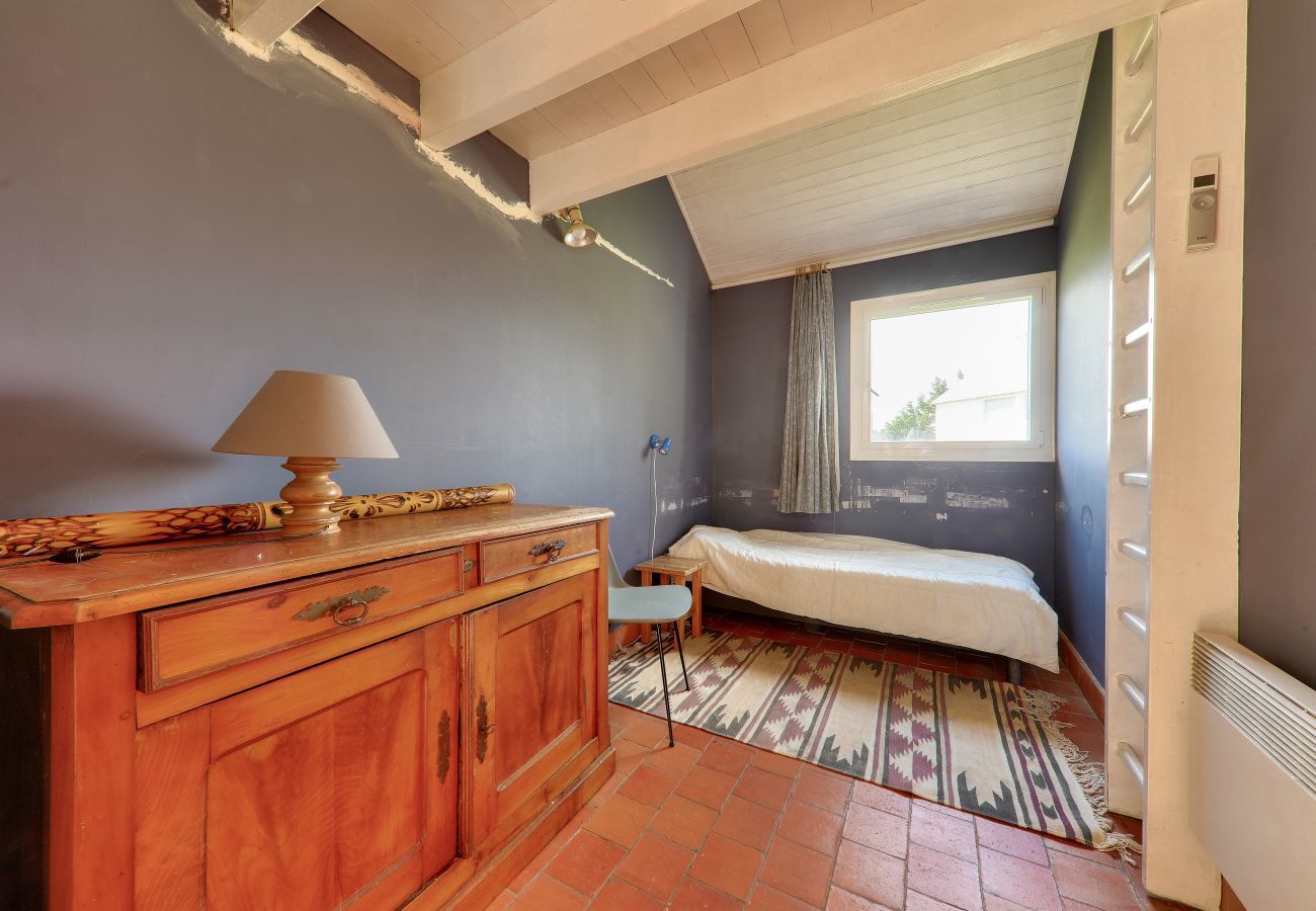 House in Sarzeau - Sea view and direct beach access for 11 people