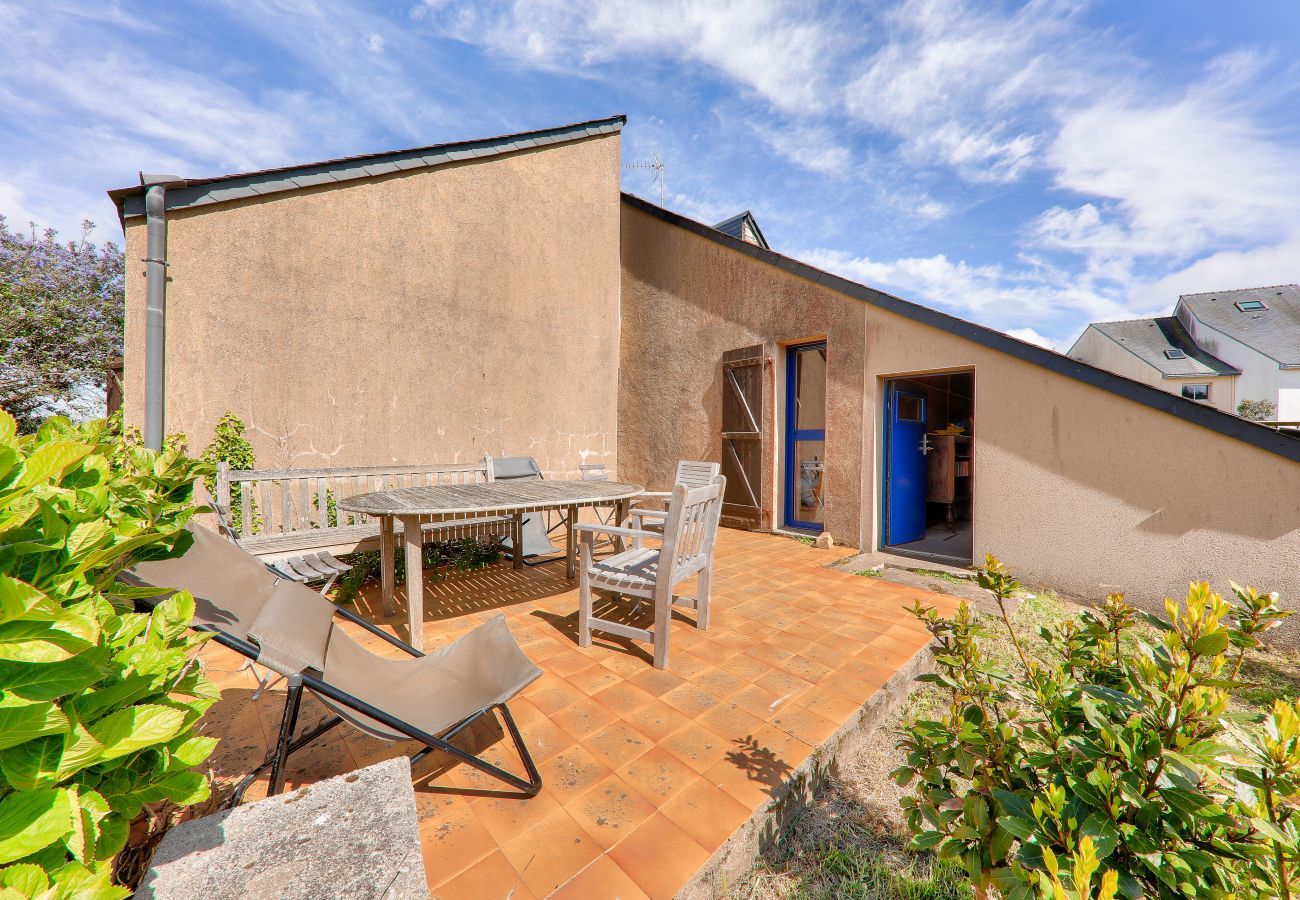 House in Sarzeau - Sea view and direct beach access for 11 people